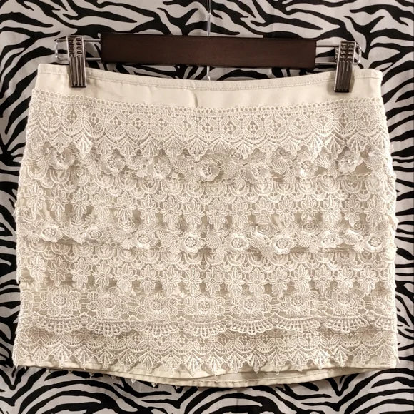 Sans Souci Lace Skirt - Picture 4 of 6